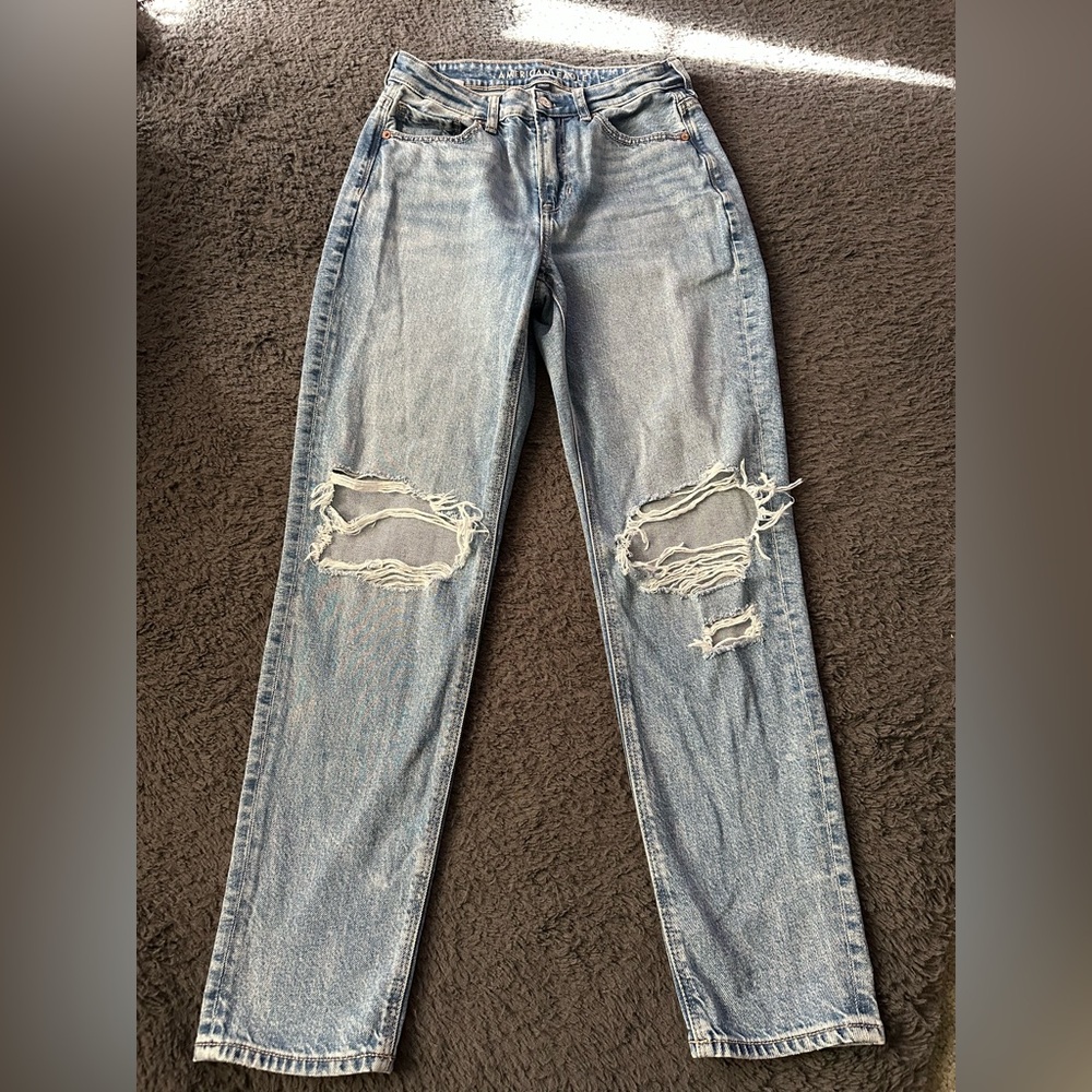 American Eagle strigid mom jeans size 4 regular